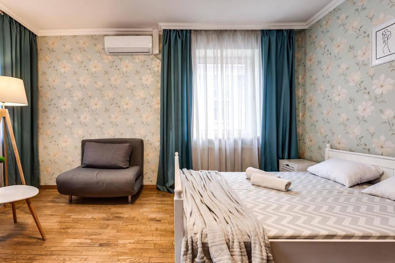Apartamenty On Knyazya Romana 리비프 외부 사진