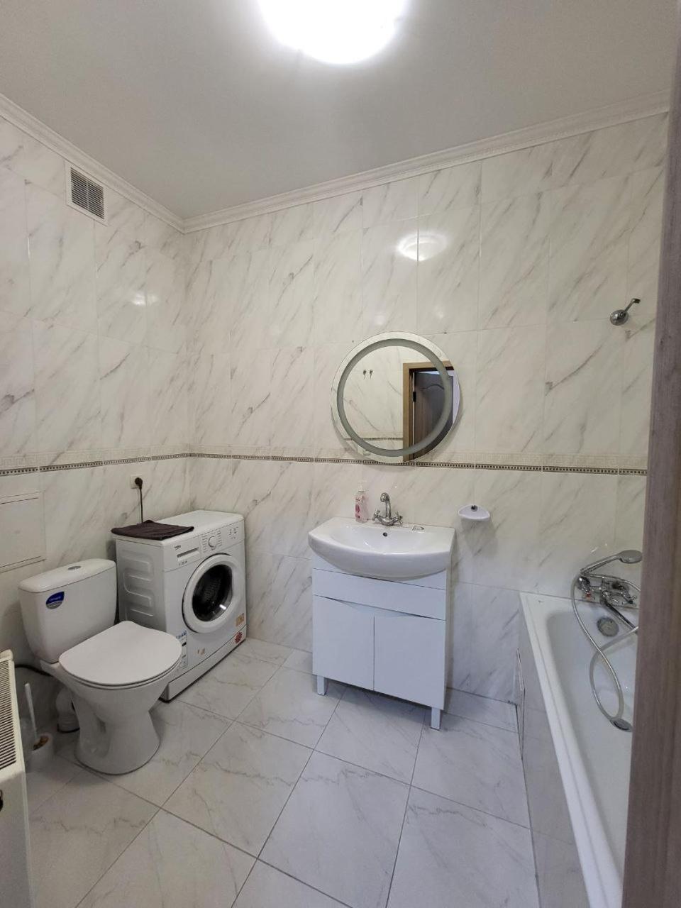 Apartamenty On Knyazya Romana 리비프 외부 사진