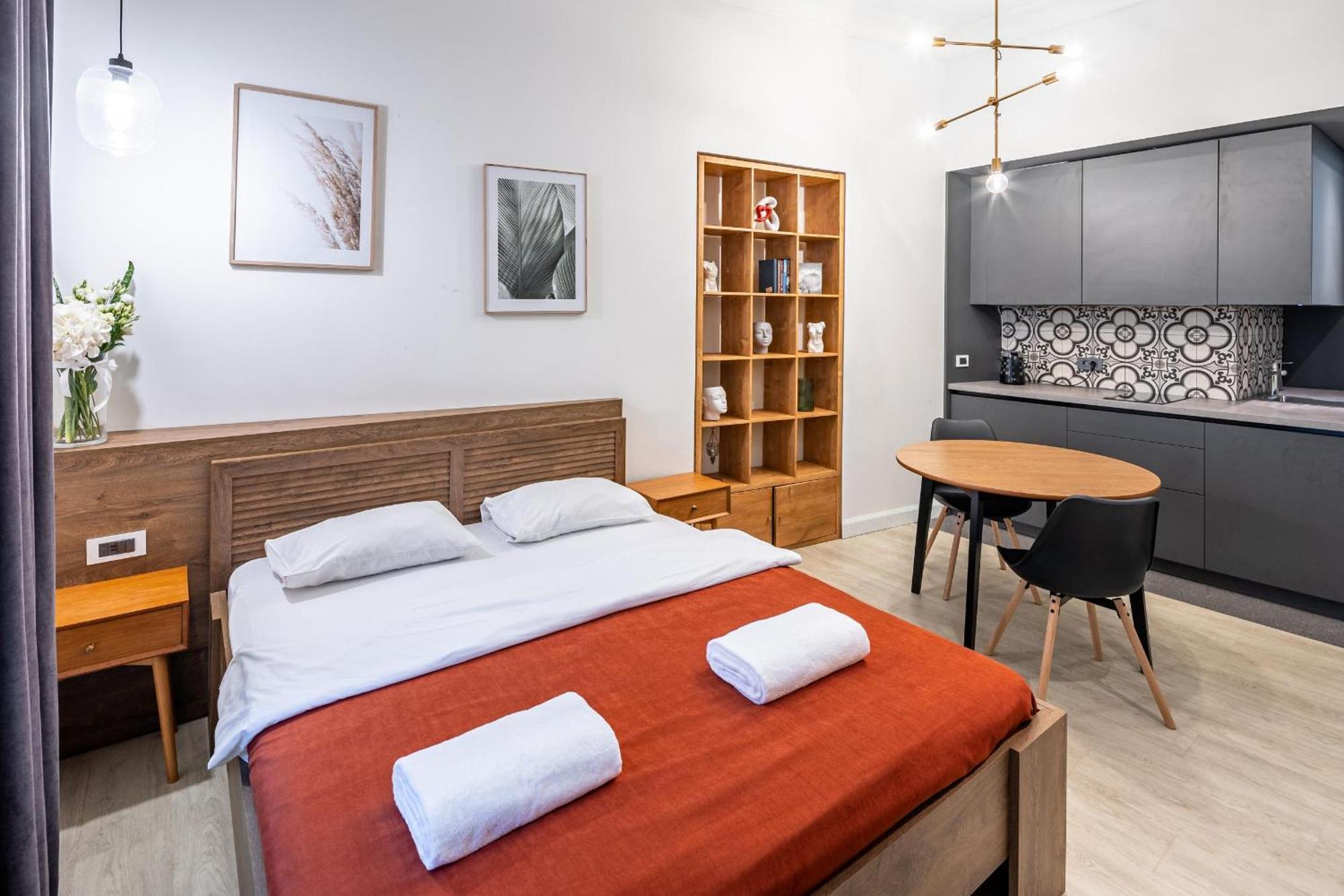 Apartamenty On Knyazya Romana 리비프 외부 사진