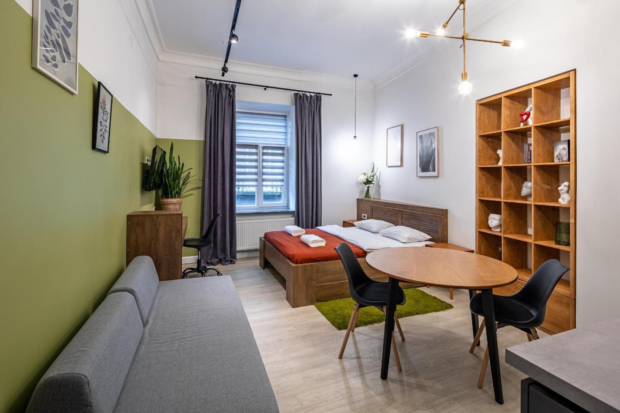 Apartamenty On Knyazya Romana 리비프 외부 사진