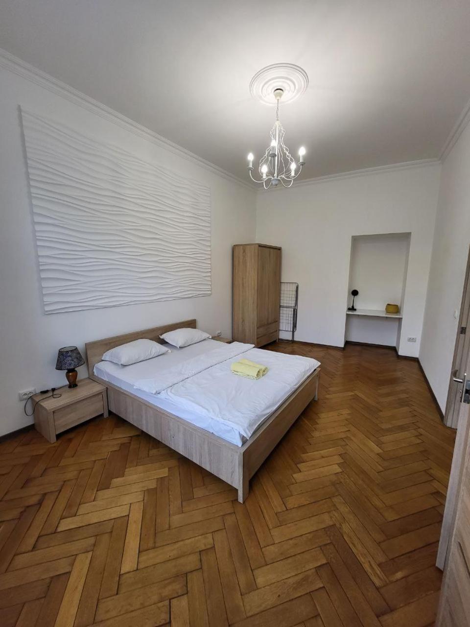 Apartamenty On Knyazya Romana 리비프 외부 사진