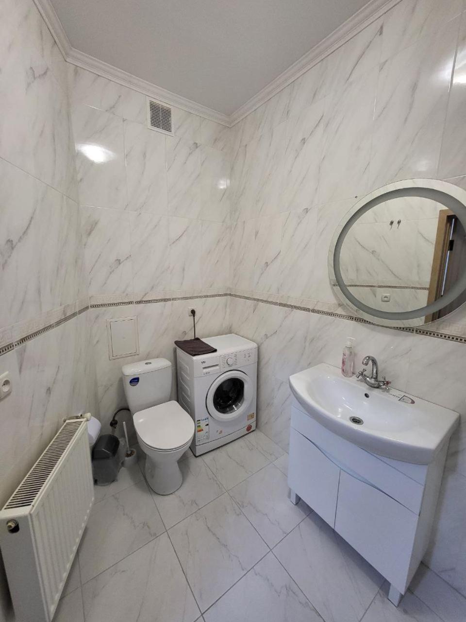 Apartamenty On Knyazya Romana 리비프 외부 사진