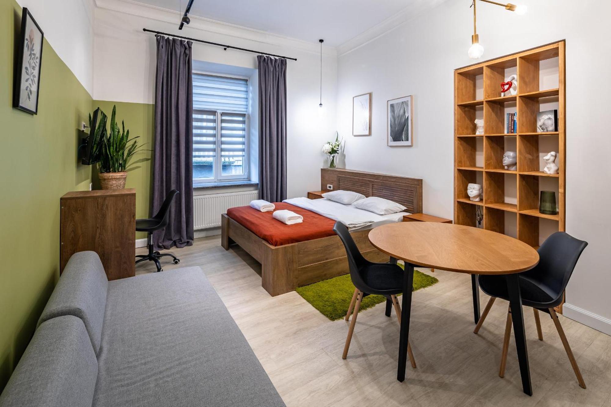 Apartamenty On Knyazya Romana 리비프 외부 사진